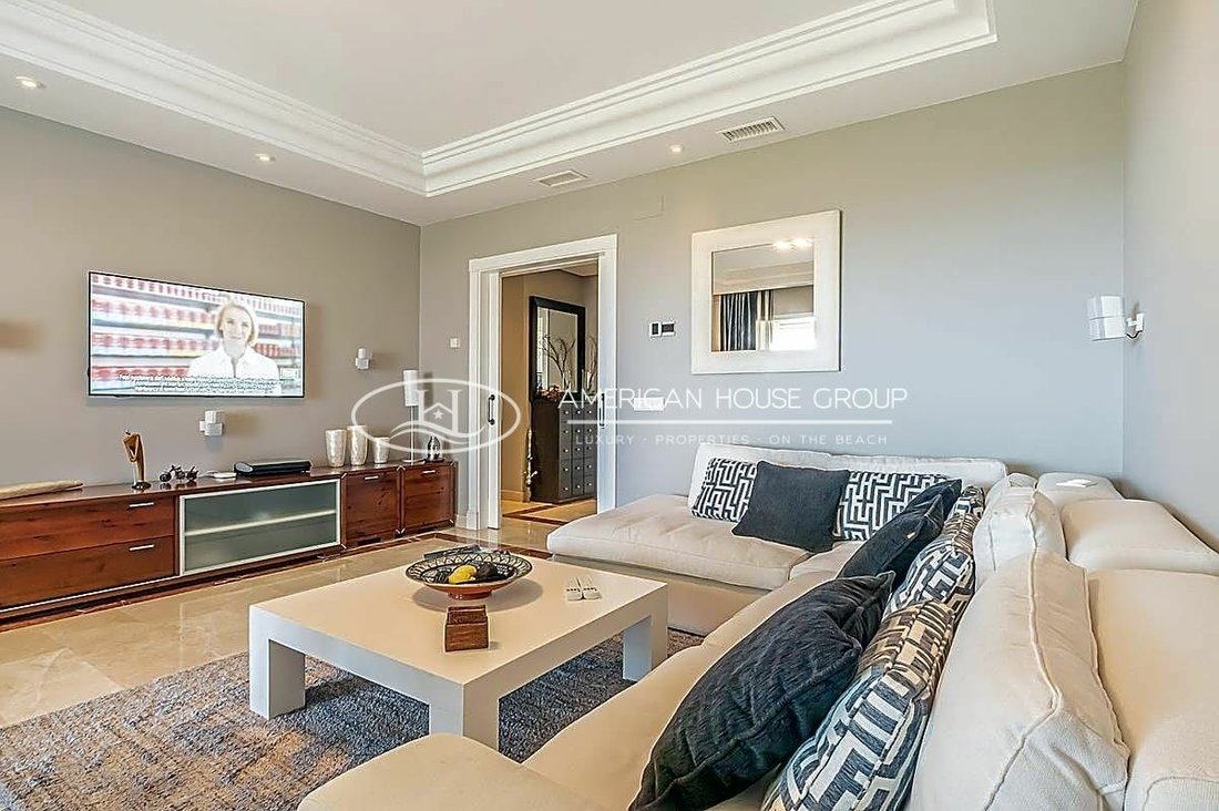 Apartment in Puerto Banus, Marbella, Spain 4 - 12370991