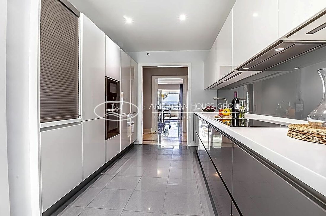 Apartment in Puerto Banus, Marbella, Spain 5 - 12370991