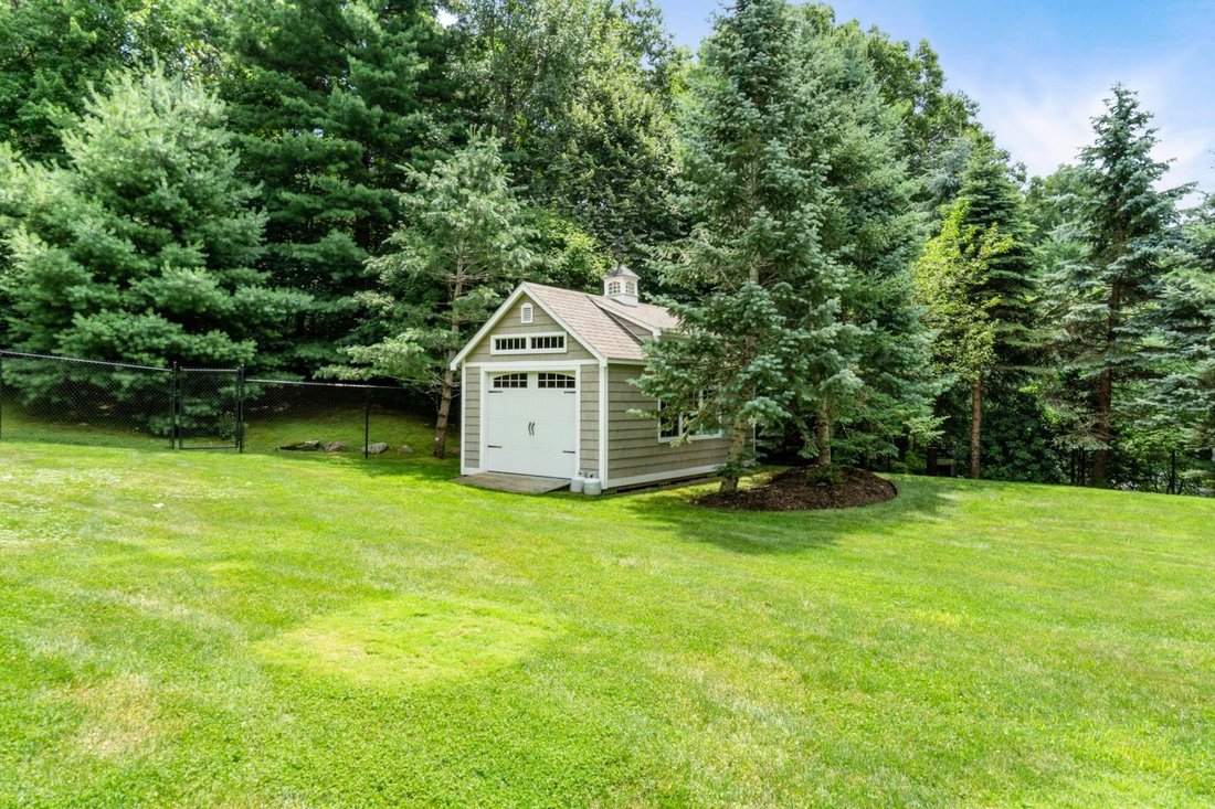 11 Stonegate Drive In Westwood, Massachusetts, United States For Sale