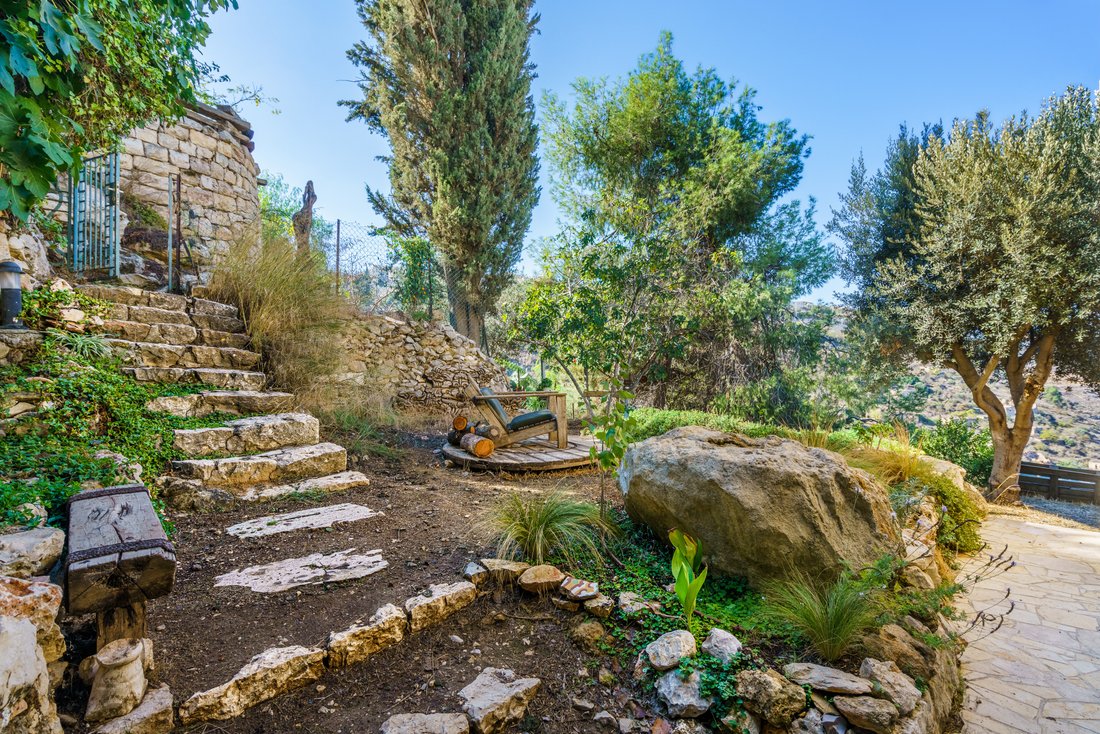 Historic 2 Story Stone House In A In Jerusalem, Jerusalem District