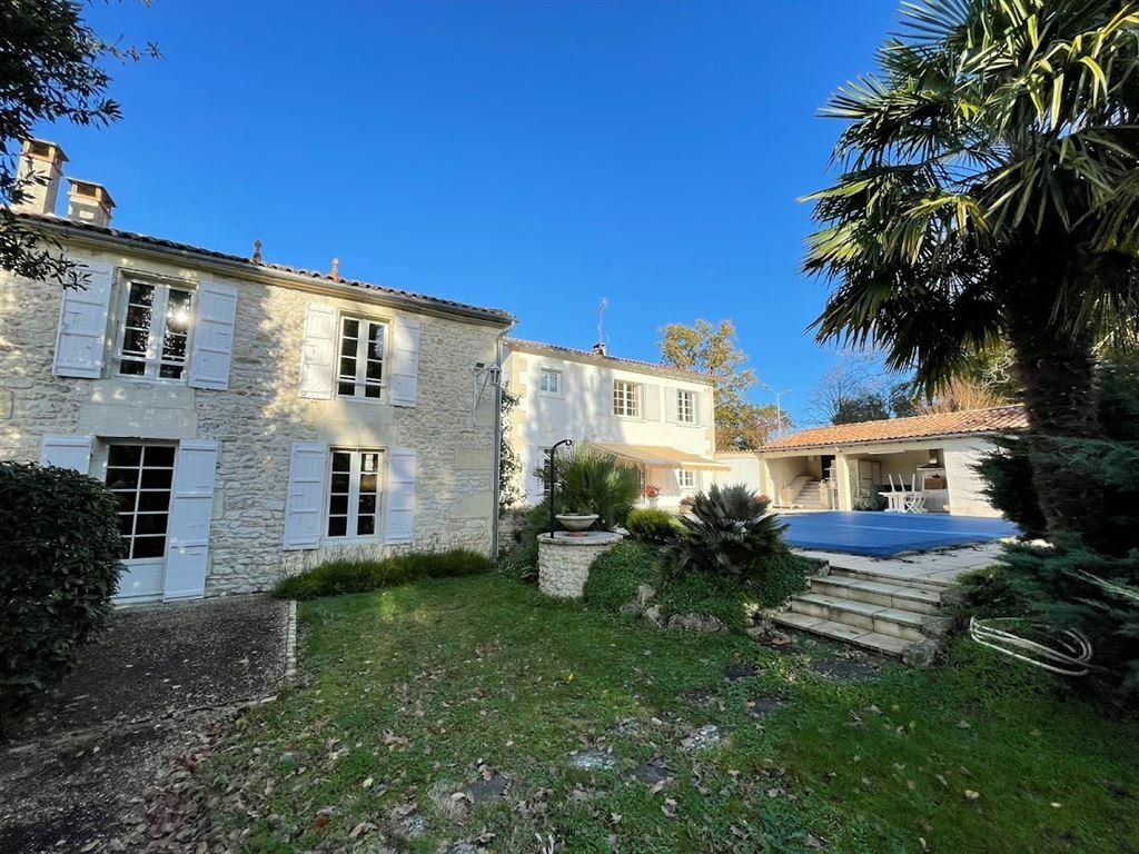 House in Saint-Bris-des-Bois, Nouvelle-Aquitaine, France 1 - 12377162