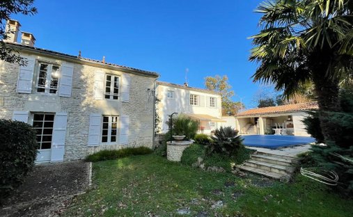 House in Saint-Bris-des-Bois, Nouvelle-Aquitaine, France 1