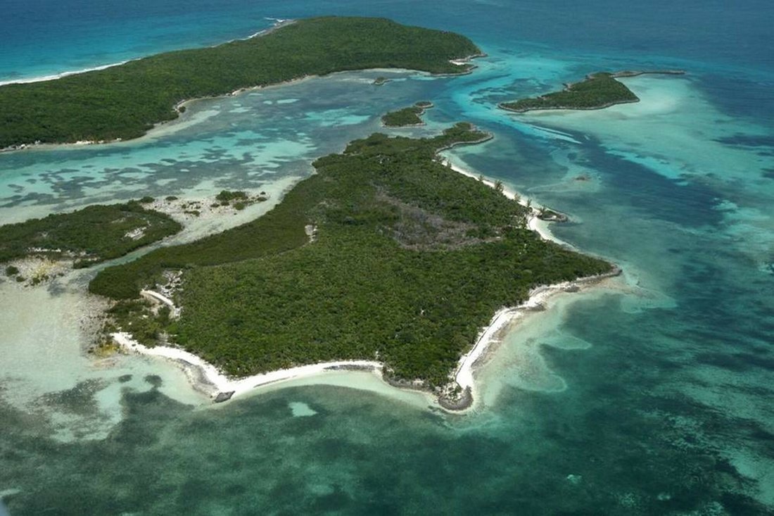 Sand Dollar Cay 24 Acres In Bullock Harbour, Berry Islands, The Bahamas