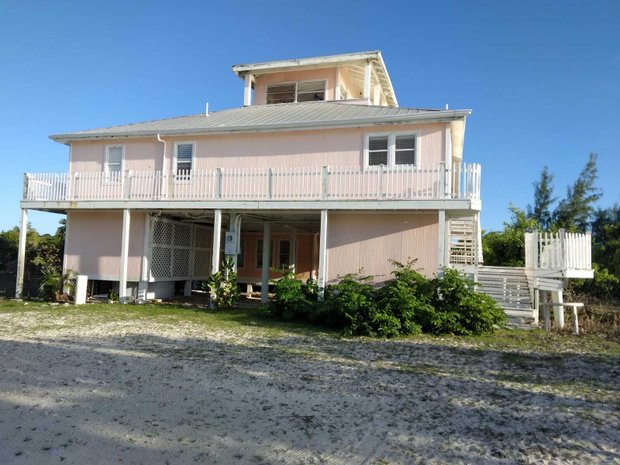 Luxury Beachfront Houses For Sale In Rum Cay, The Bahamas | JamesEdition