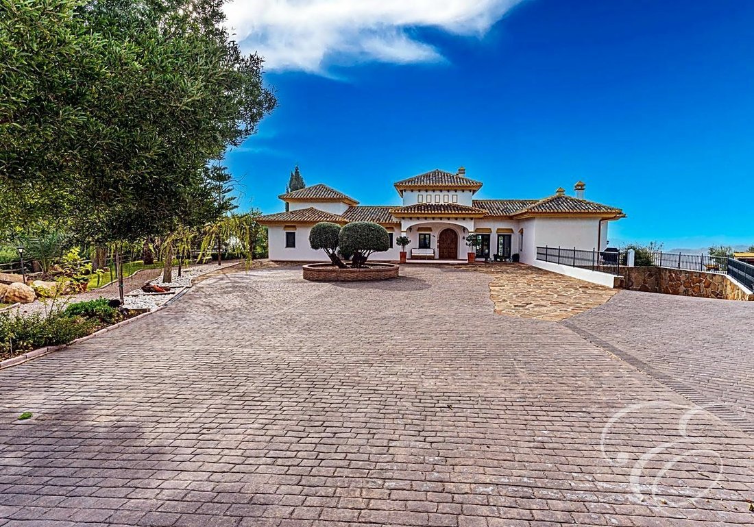 Villa in Villanueva de la Concepcion, Andalusia, Spain 1 - 12379010