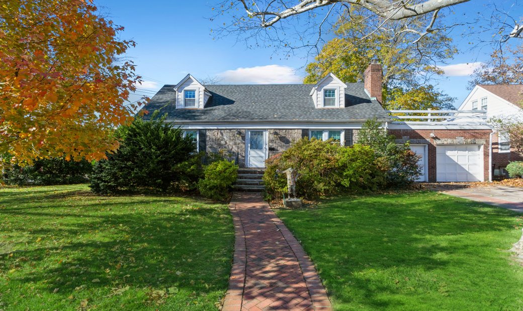 237 Dover Parkway, Stewart Manor, Ny, In Stewart Manor, New York