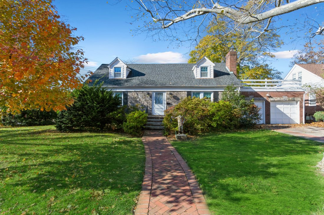 237 Dover Parkway, Stewart Manor, Ny, In Stewart Manor, New York