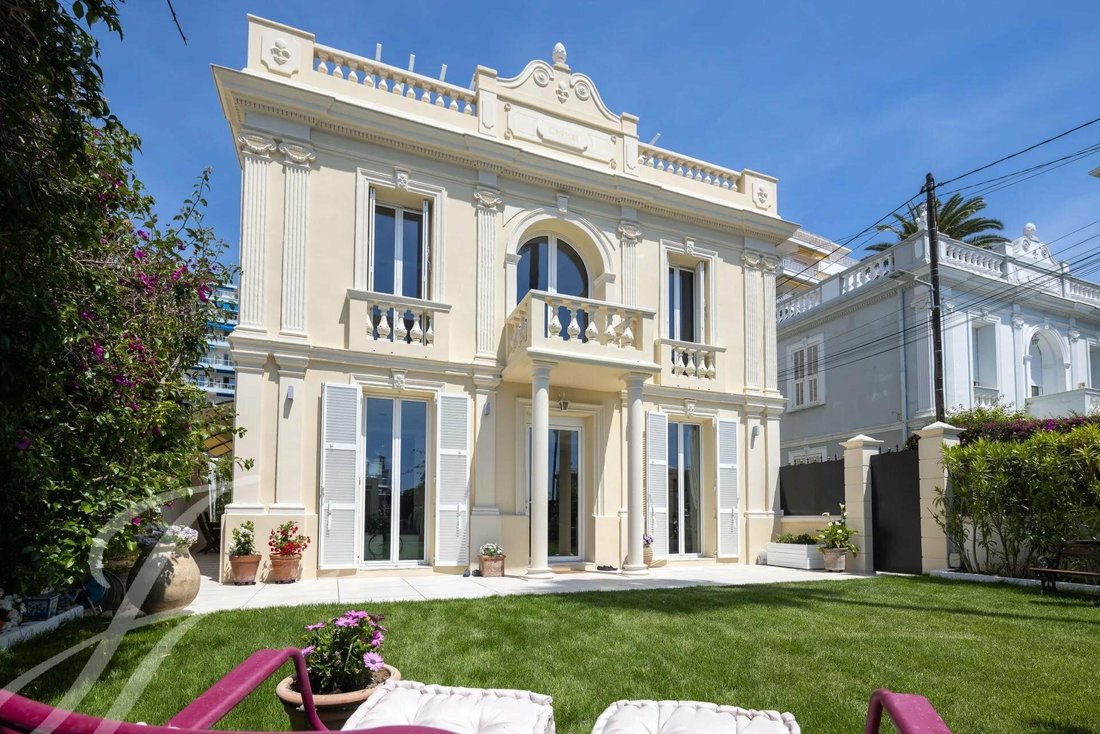 Villa in Nice, Provence-Alpes-Côte d'Azur, France 1 - 12049221