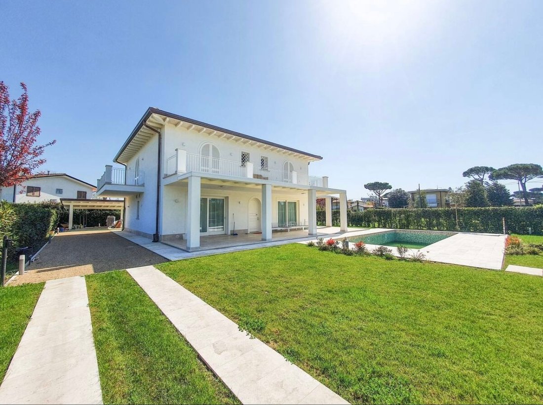 Modern Villa With Pool 600 Metres From In Marina Di Pietrasanta