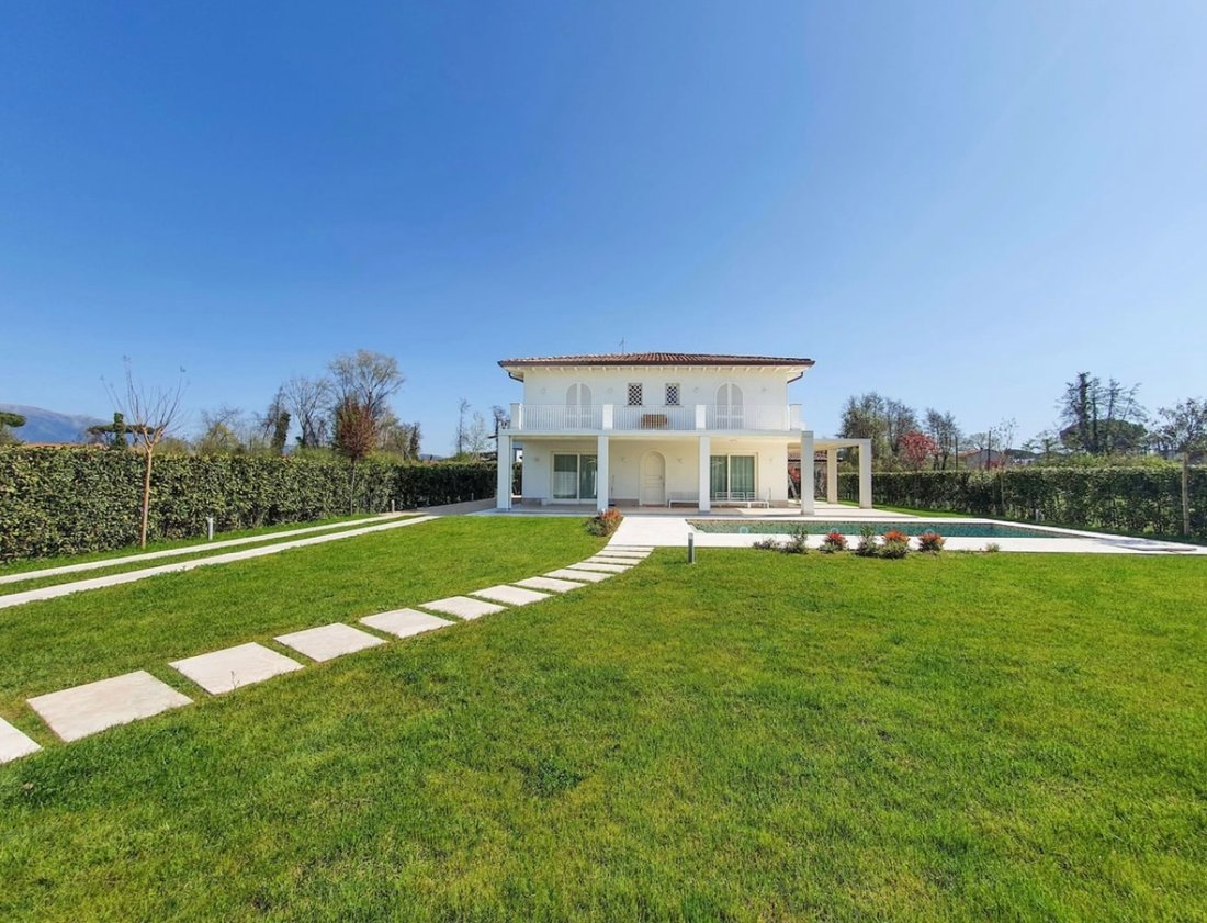 Modern Villa With Pool 600 Metres From In Marina Di Pietrasanta