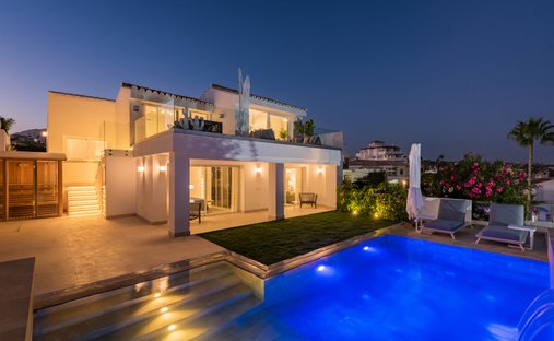 Villa a Estepona, Andalusia, Spagna 1