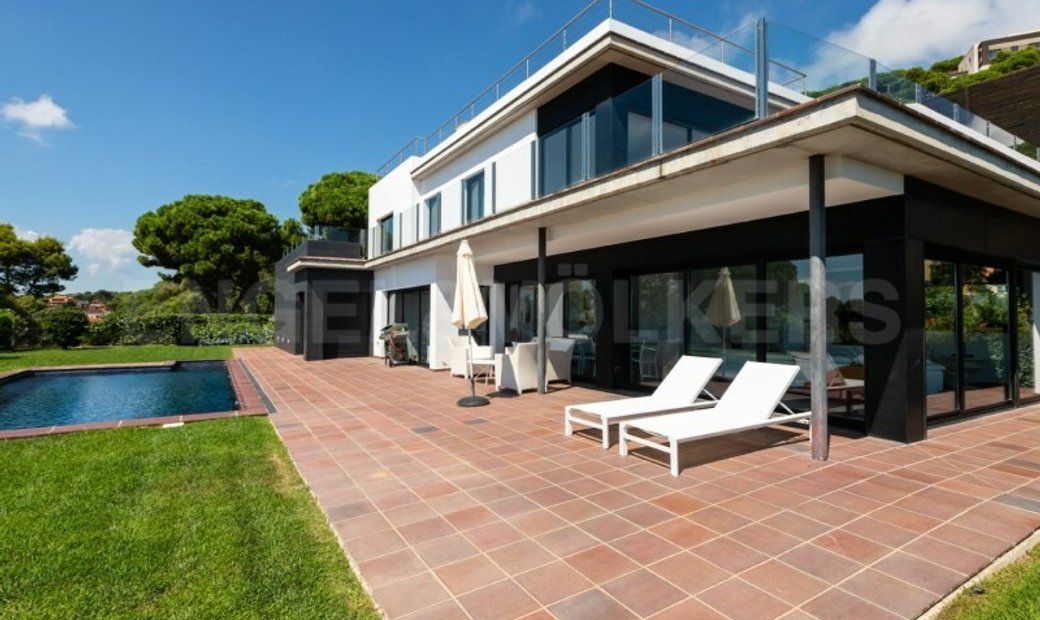 Luminous Property With Magnificent Sea Views In Lloret De Mar