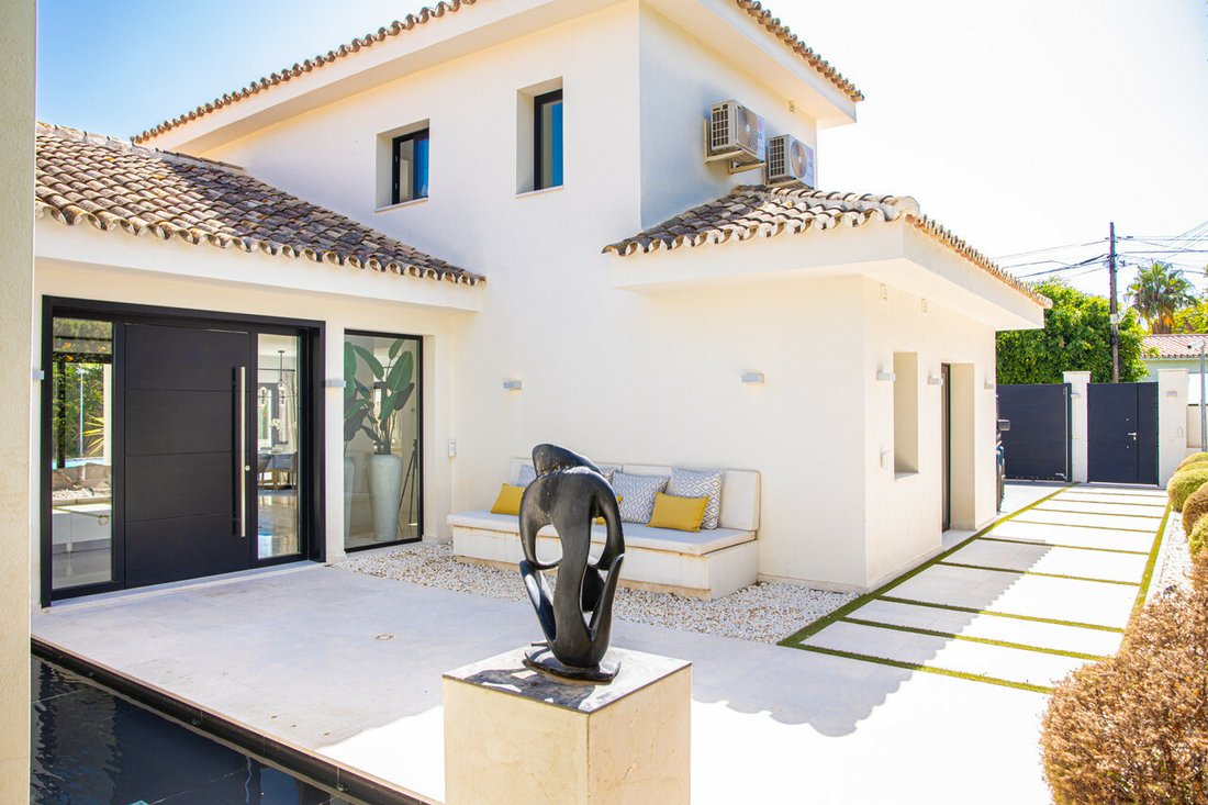 Villa in San Pedro de Alcantara, Andalusia, Spain 2 - 12385185