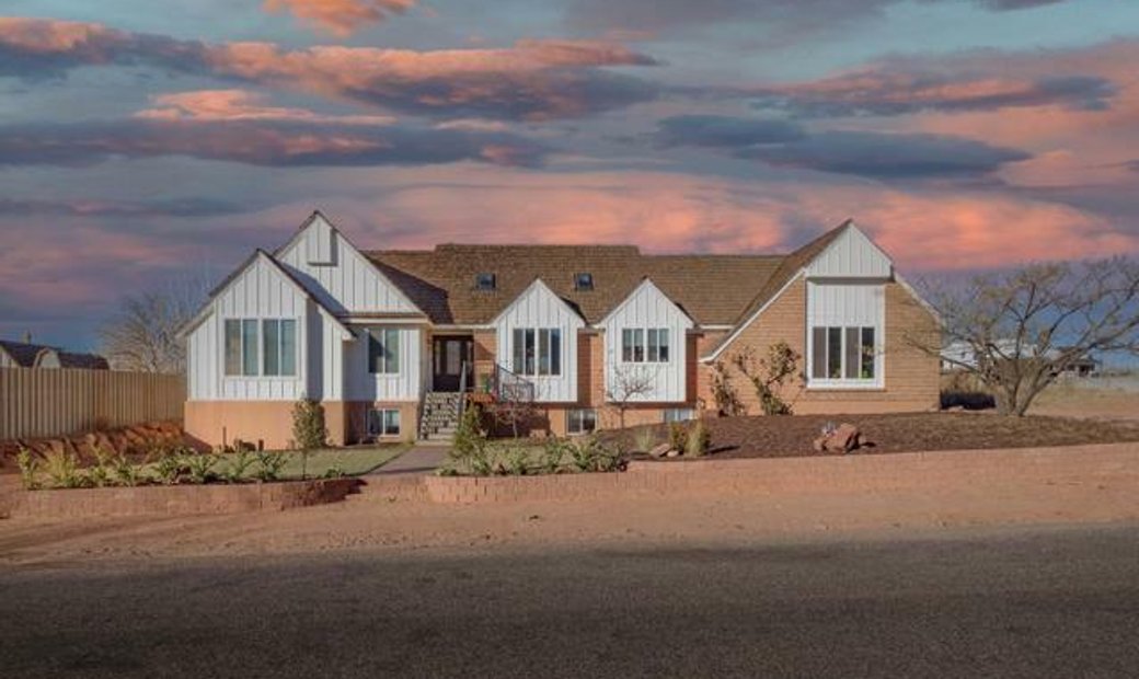 9 Bedrooms Single Family Detached In Hildale, Utah, United States For