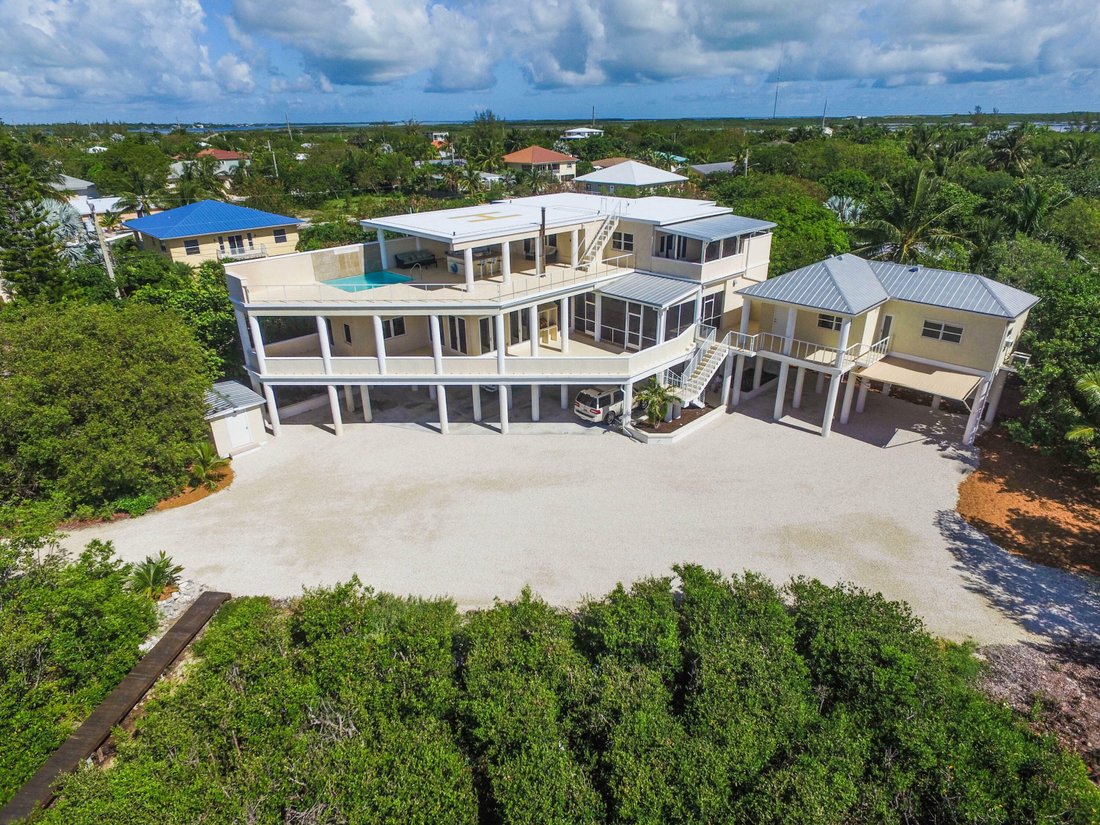 6 Bedrooms Single Family Detached In Big Pine Key, Florida, United