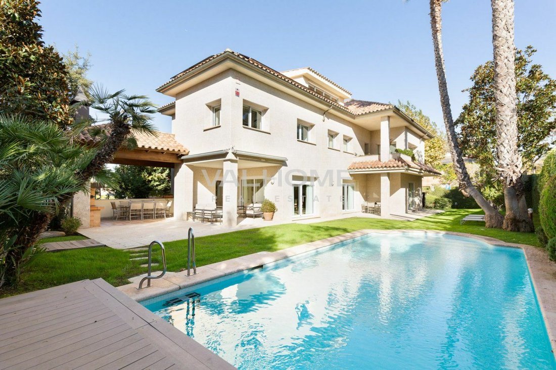 Villa in Sant Cugat del Valles, Catalonia, Spain 1 - 12393356