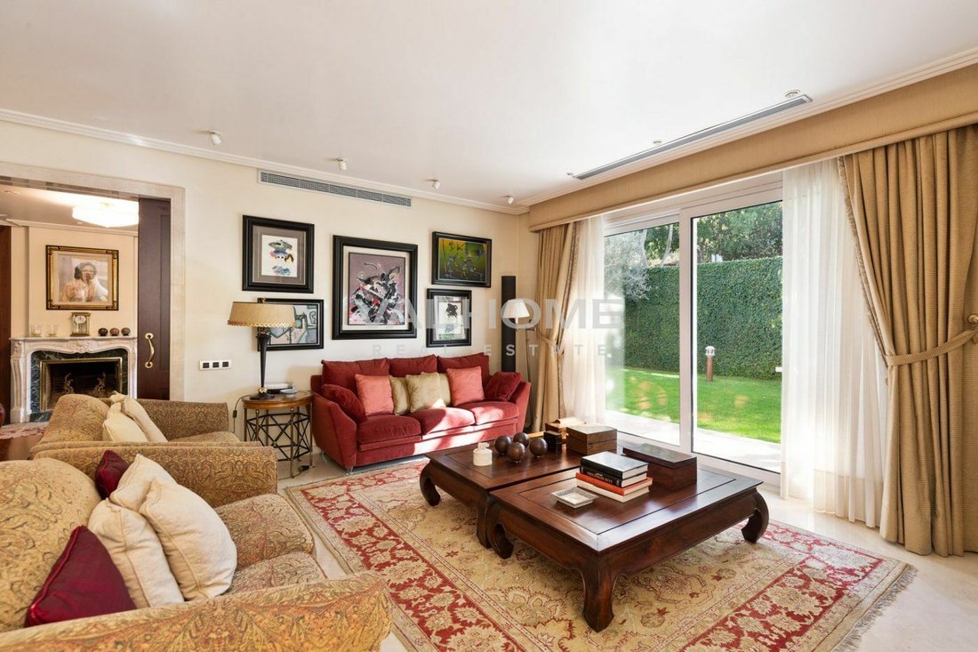 Villa in Sant Cugat del Valles, Catalonia, Spain 5 - 12393356