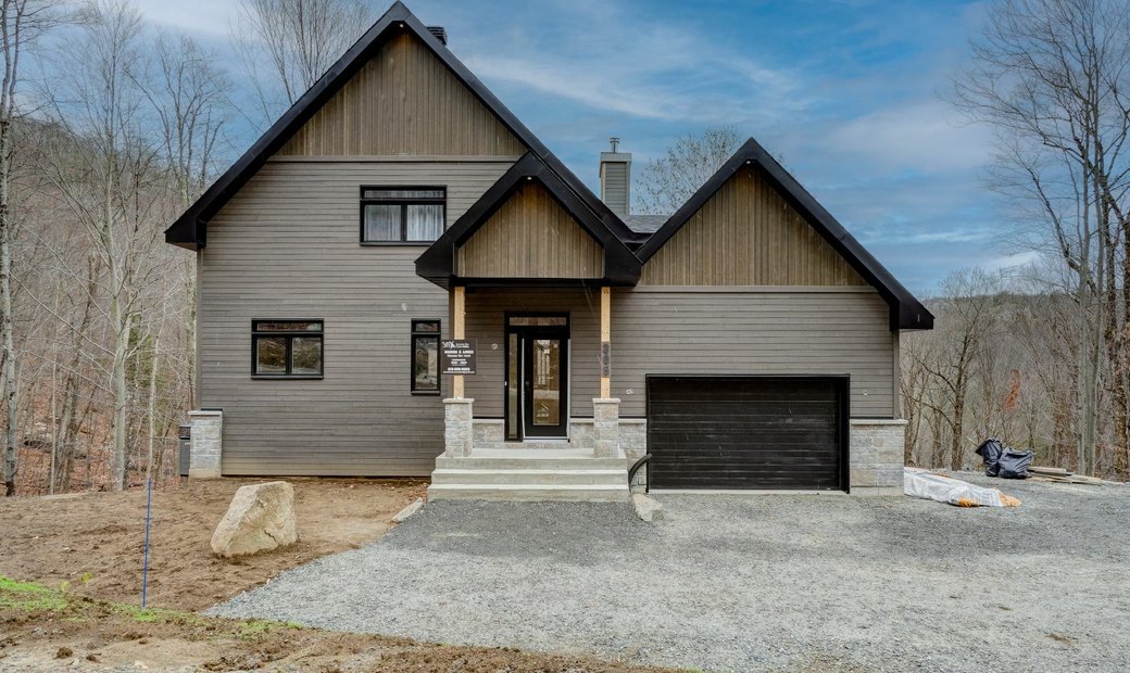 305 Allée Des Deux Ruisseaux, In Mont Tremblant, Québec, Canada In