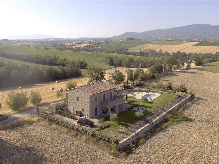 Gualdo Cattaneo, Umbria, Italy 4 - 12392994
