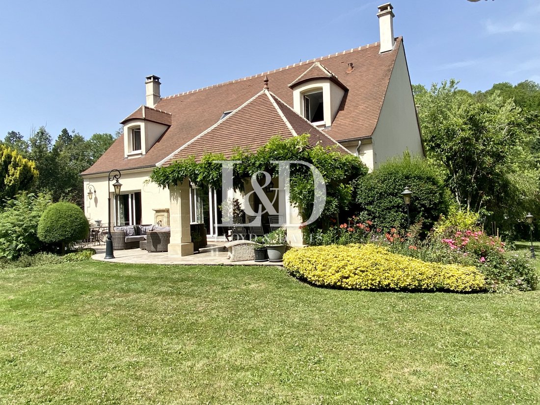 Charming House Of 225 M2 In In Mortefontaine En Thelle, Hauts De France ...