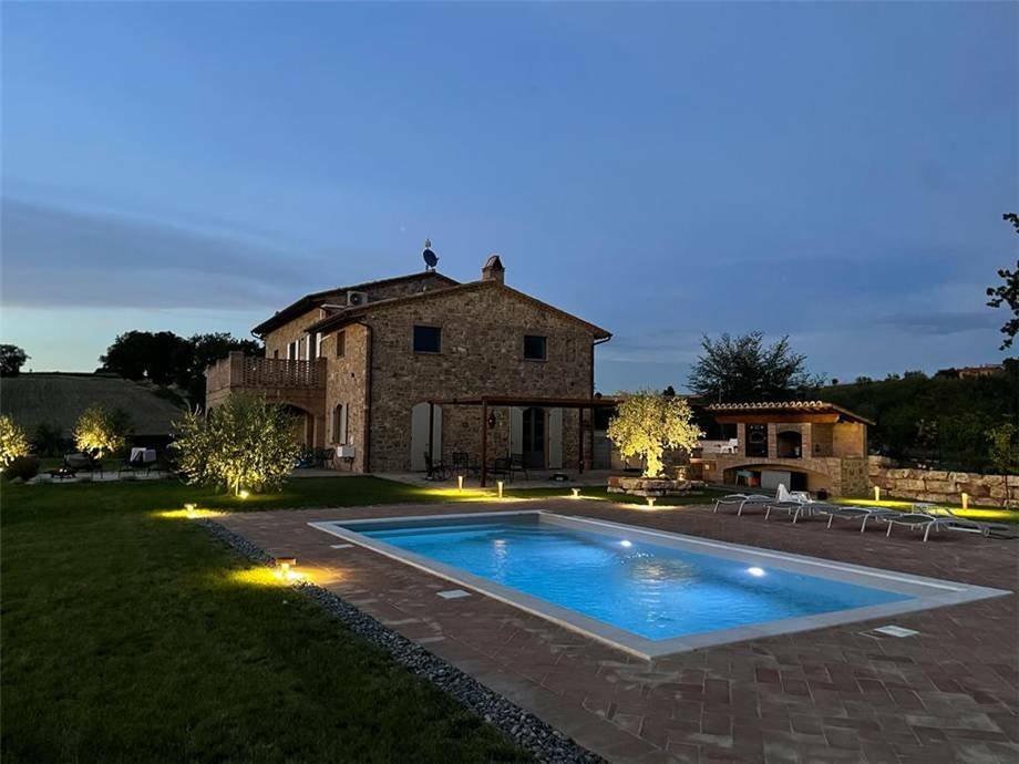 Gualdo Cattaneo, Umbria, Italy 2 - 12392994