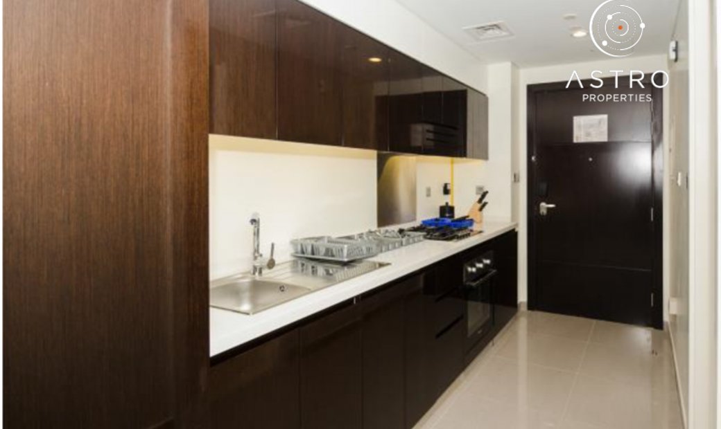 Large Studio Mid Floor Bay Square In Dubai, Dubai, United Arab