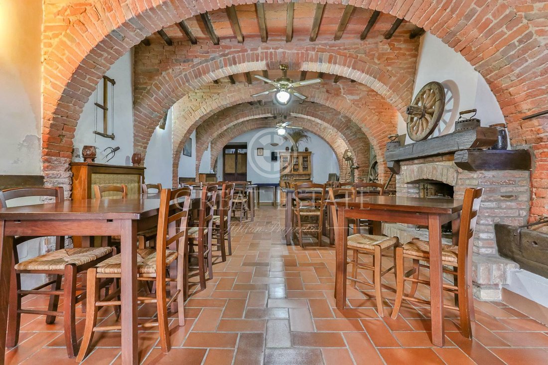 Estate in Castiglione del Lago, Umbria, Italy 2 - 12394837