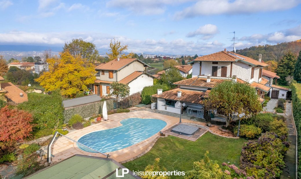 Villa Bodio Lomnago In Bodio Lomnago, Lombardia, Italia In Vendita