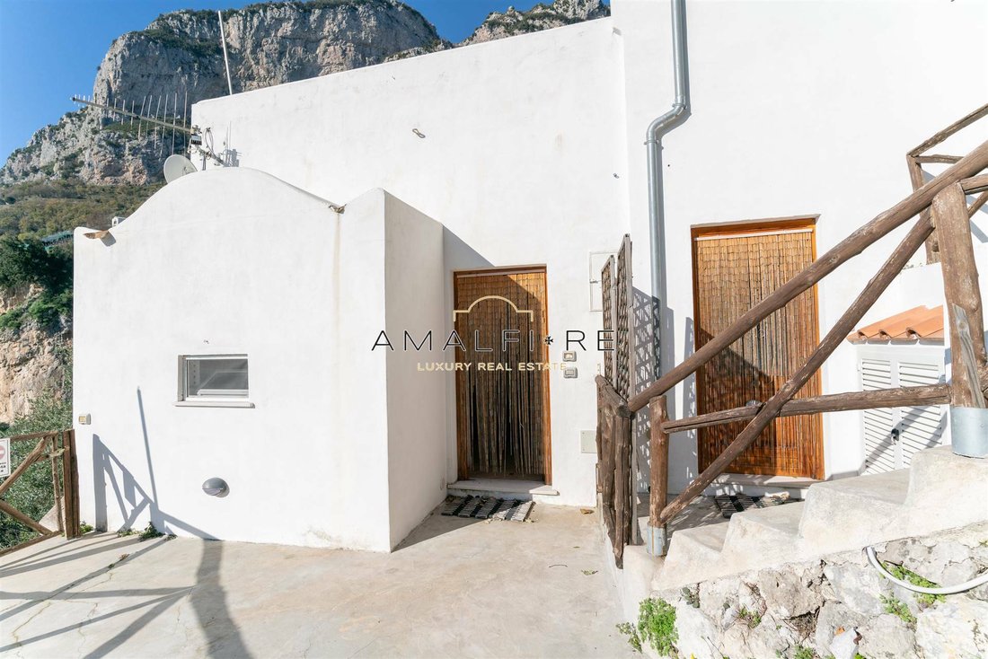 Historic And Characteristic Sea View Property In In Amalfi, Campania