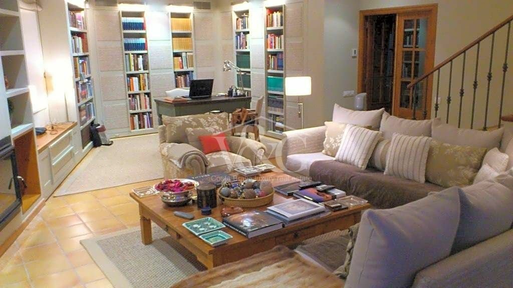 Villa in Torrent, Catalonia, Spain 5 - 12370805