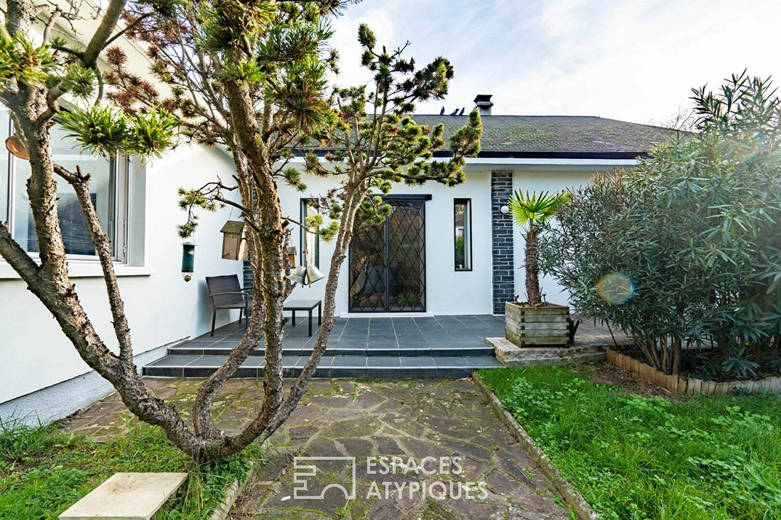 Family House In Its Green Environment In Chatou, île De France, Francia ...