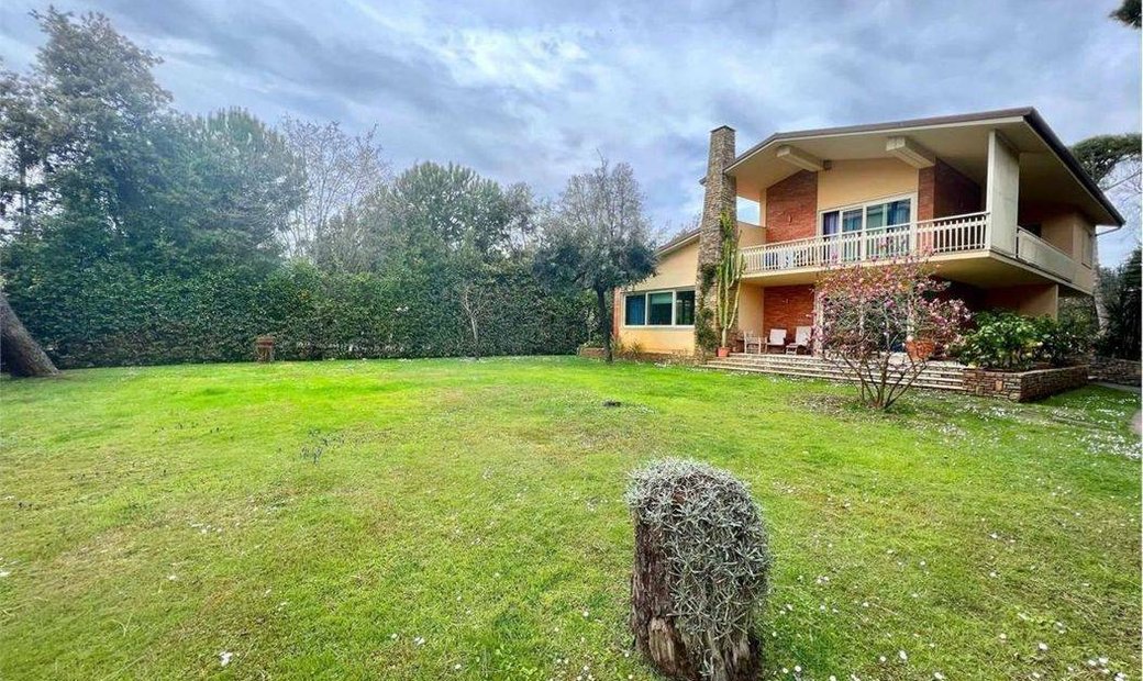 Villa Pietrasanta In Marina Di Pietrasanta, Tuscany, Italy For Sale