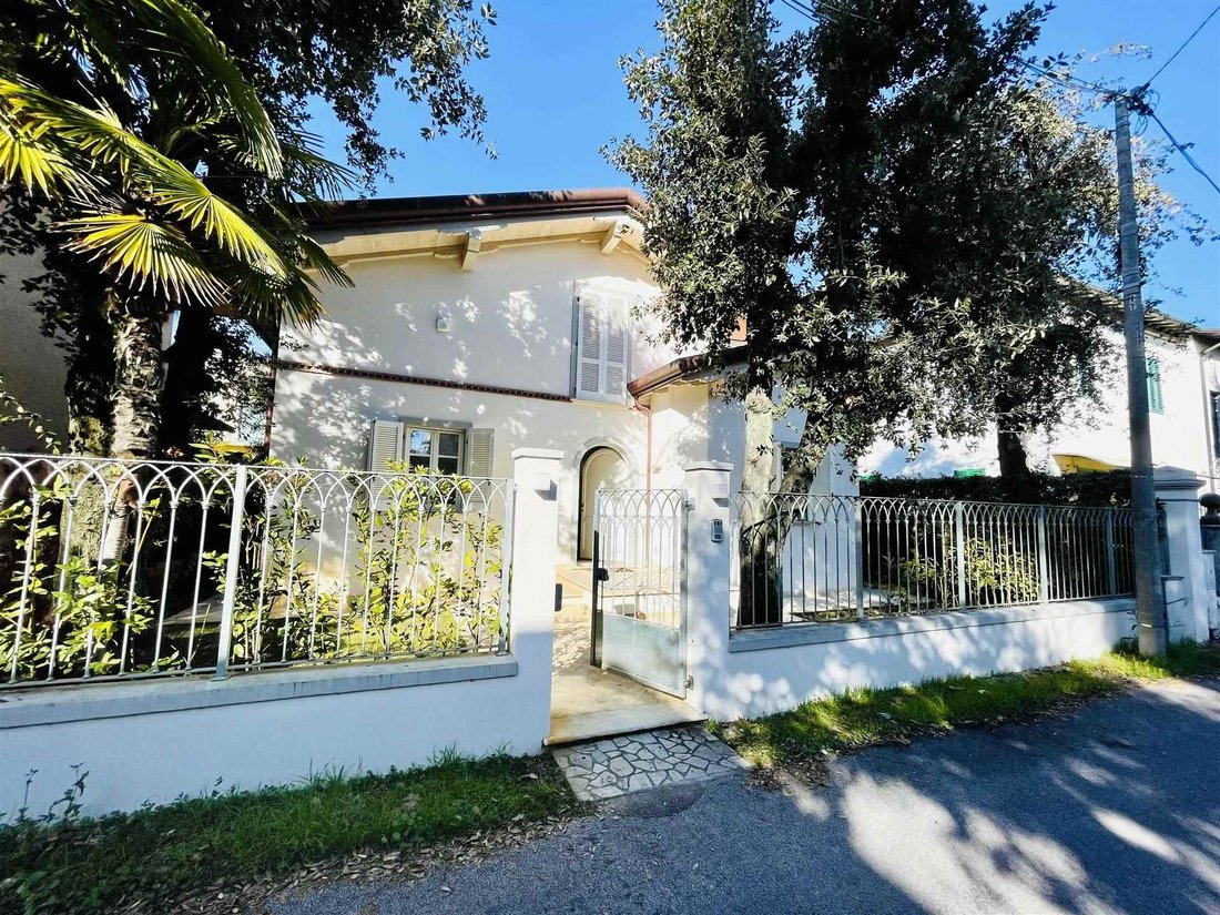 Villa in Focette, Pietrasanta, Italy 2 - 12393617