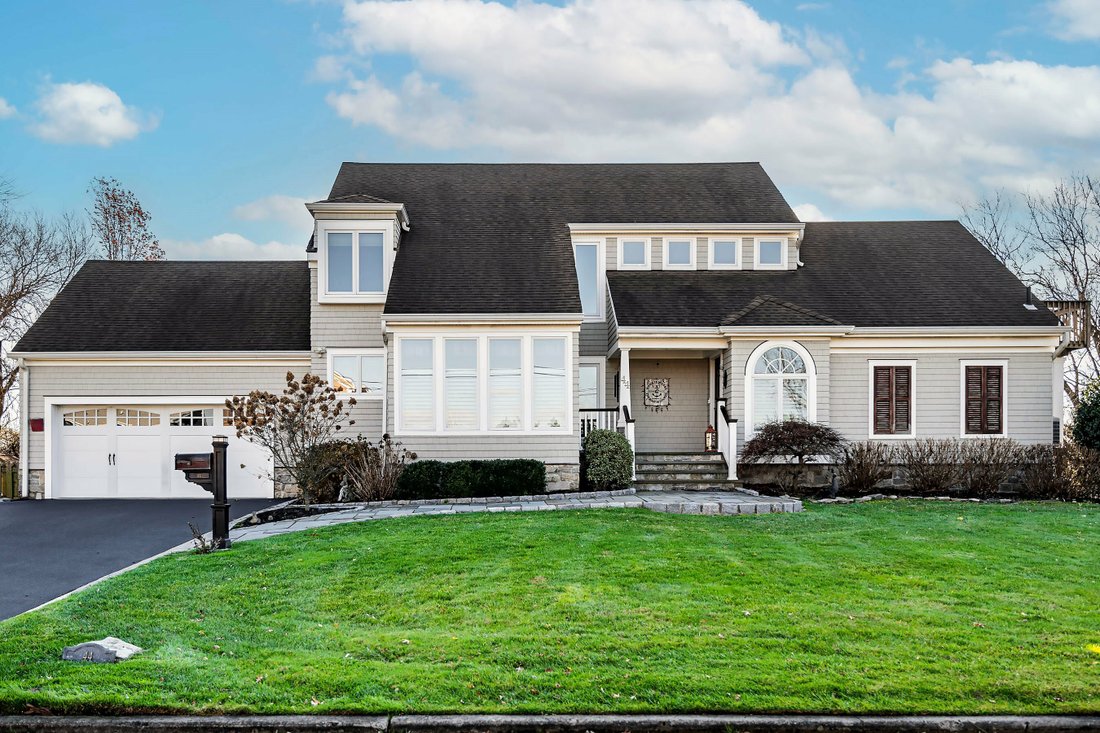 5 Bedrooms Single Family Detached In Oceanport, New Jersey, United