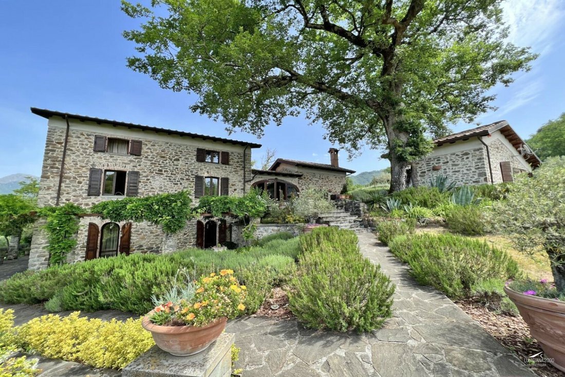 Characteristic Stone Farmhouse In Bagnone, Tuscany, Italy For Sale ...