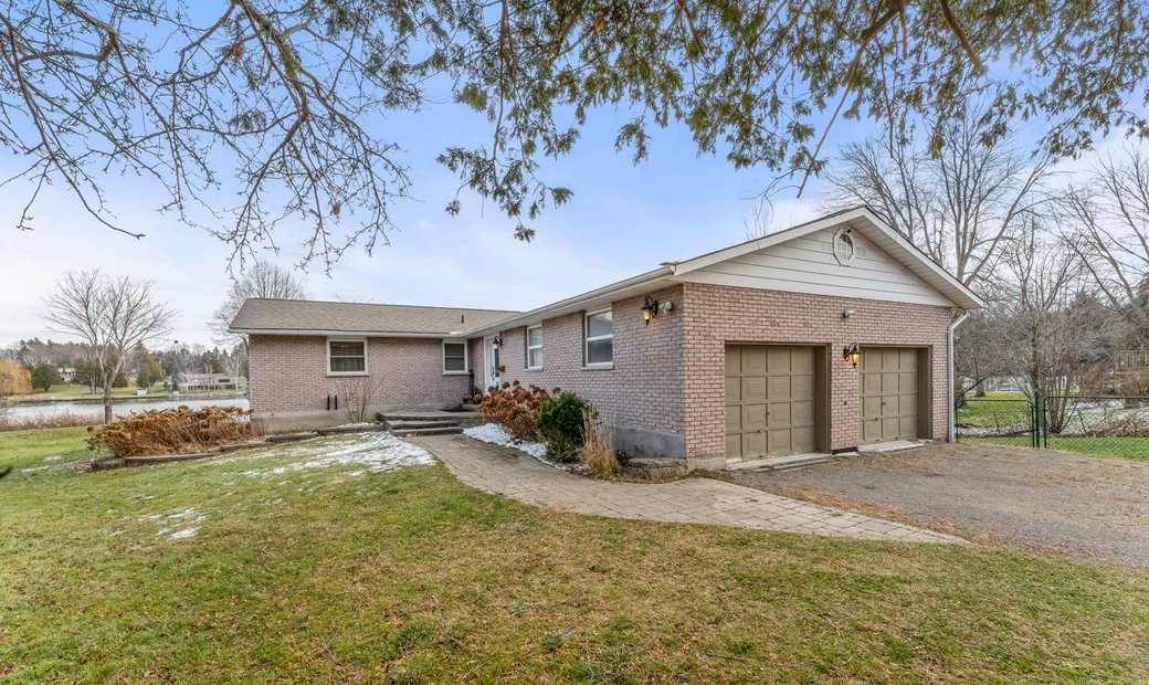 To 839 Skyline Road En Ennismore, Ontario, Canadá En Venta