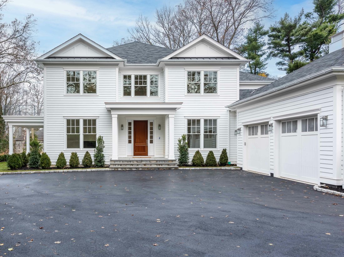 27 Elm Sea Lane, Manhasset, Ny, 11030 In Manhasset, New York, United
