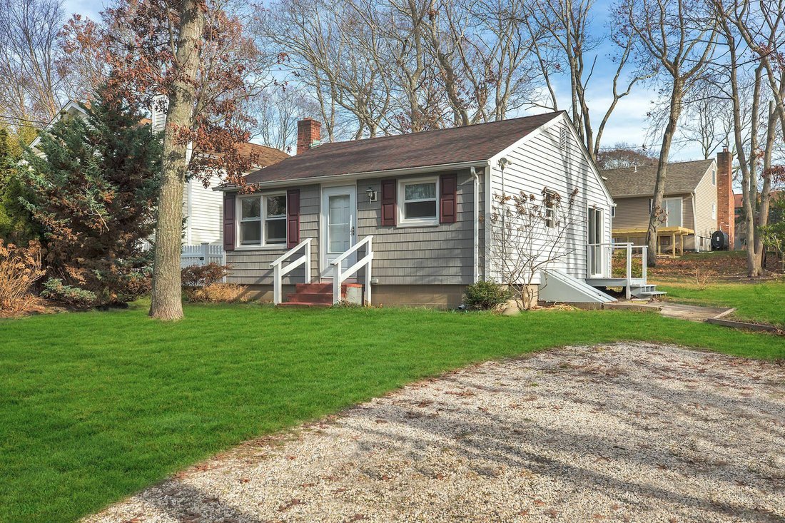 House Hampton Bays In Hampton Bays, New York, United States For Sale