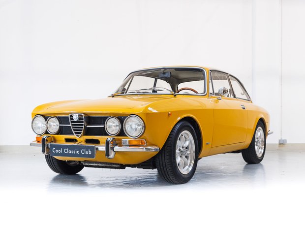1971 Alfa Romeo GTV rwd in Naarden, Netherlands 1