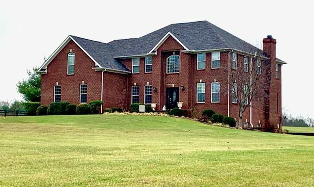5 Bedrooms Single Family Attached In Midway, Kentucky, United States