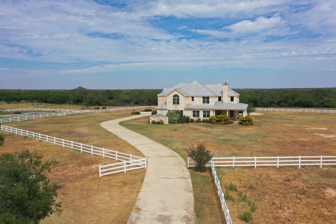 159+/ Acres Metate Creek Ranch In Pleasanton, Texas, United States For