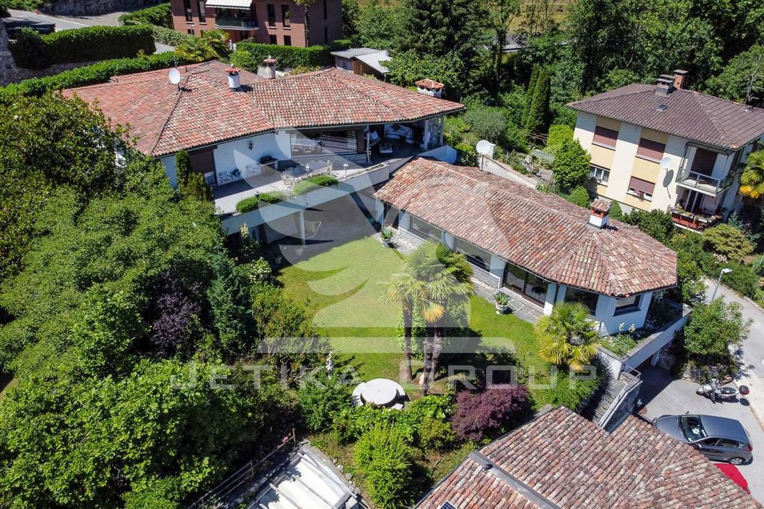 Villa in Pura, Ticino, Switzerland 1 - 11991681