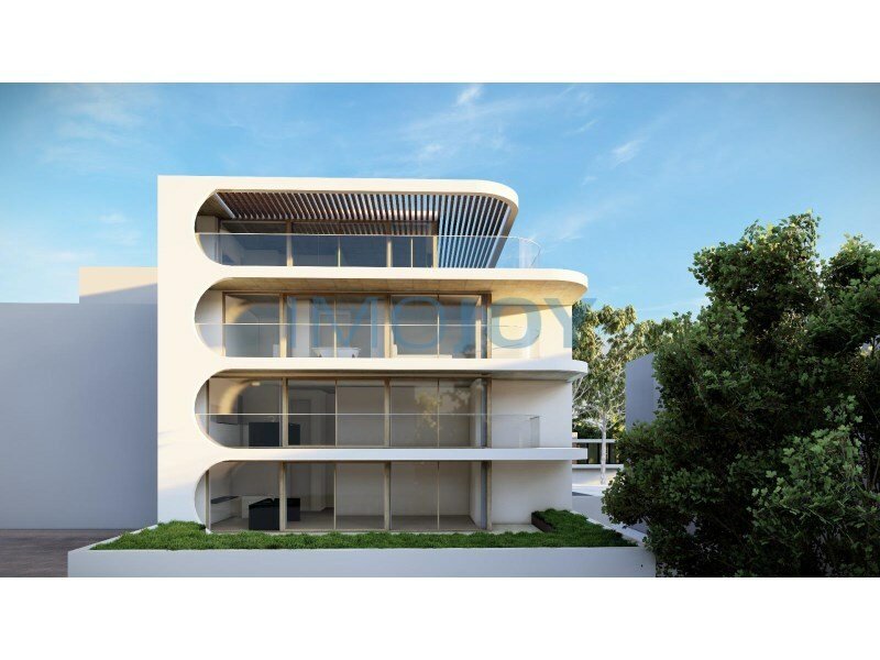 Building By The Sea With Project For 3 Apartments In Cascais, Lisbon