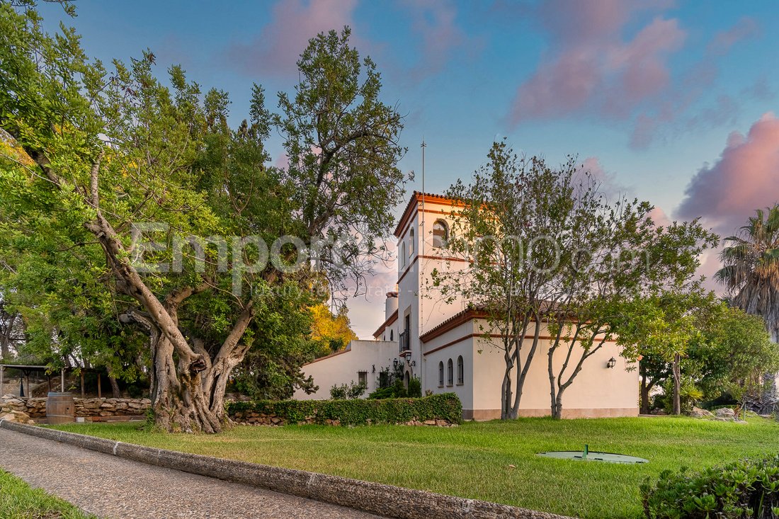 Exclusive Estate With Pool In Tarragona, Catalonia, Spain For Sale