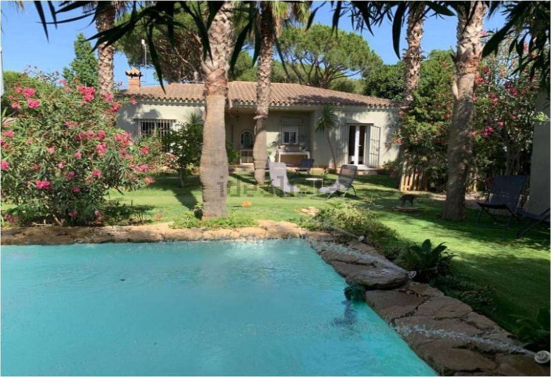 Chalet in Chiclana de la Frontera, Andalusia, Spain 1 - 12405756