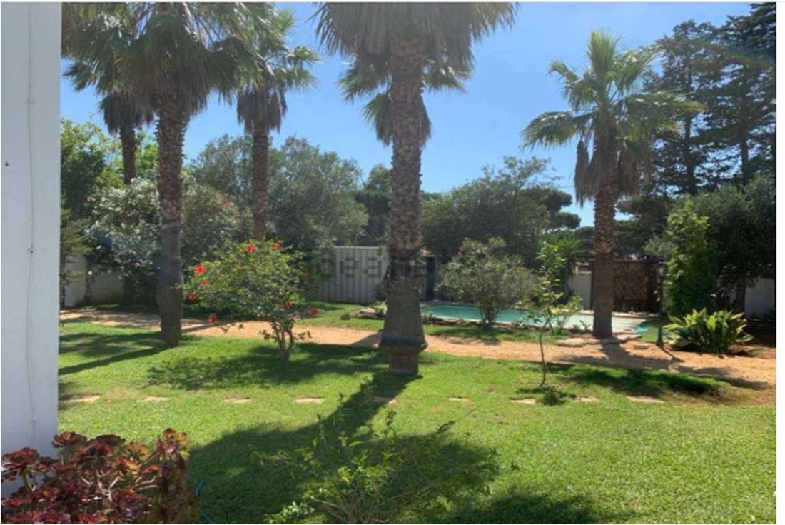Chalet in Chiclana de la Frontera, Andalusia, Spain 3 - 12405756