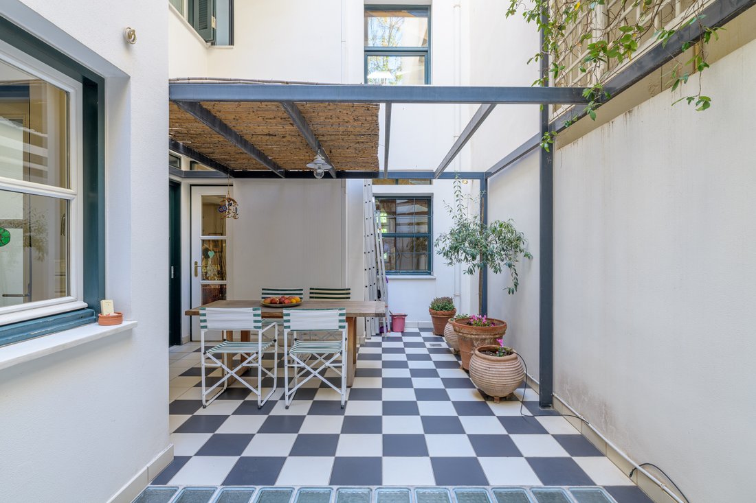 House in Sunoikia Kolonakiou, 1st District of Athens, Athens 5 - 12410693