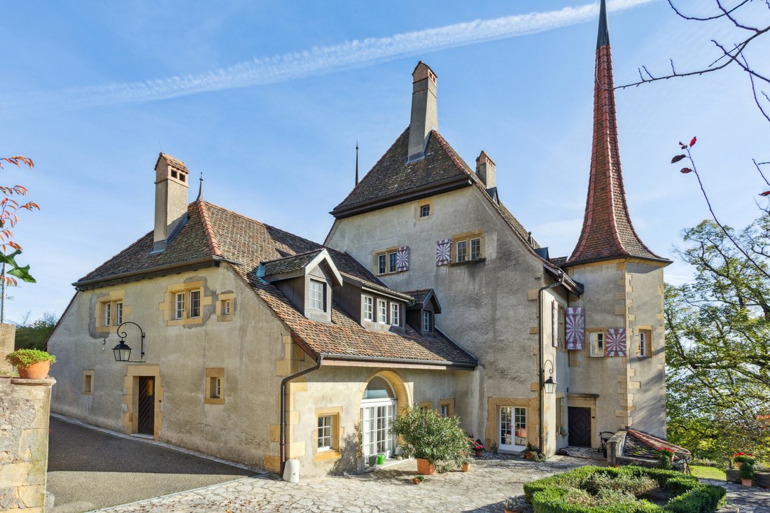 Exceptional 16th Century Castle With In Neuchâtel, Neuchâtel