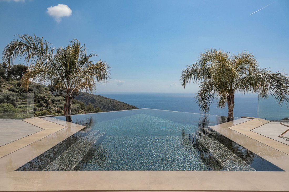 Villa In èze, Provence Alpes Côte D'azur, France For Rent (12412061)