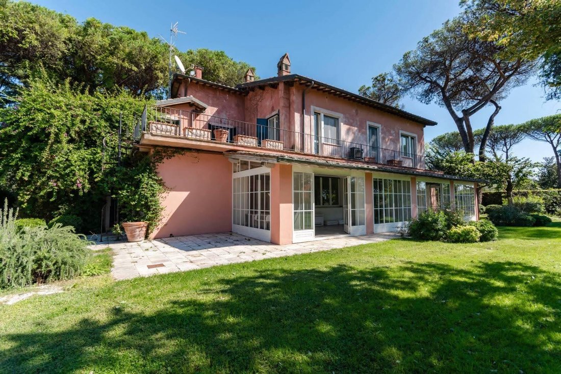 Villa With Swimming Pool Close To Appia Antica Park In Rome, Lazio